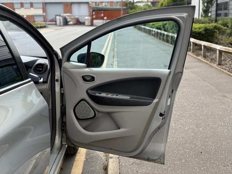 RENAULT ZOE